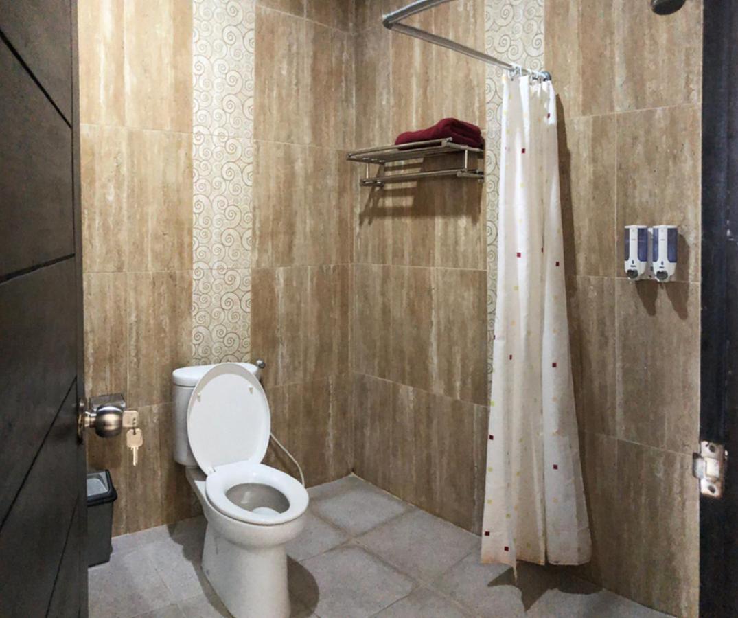 Reddoorz Plus Near Dreamland Beach ジンバラン エクステリア 写真
